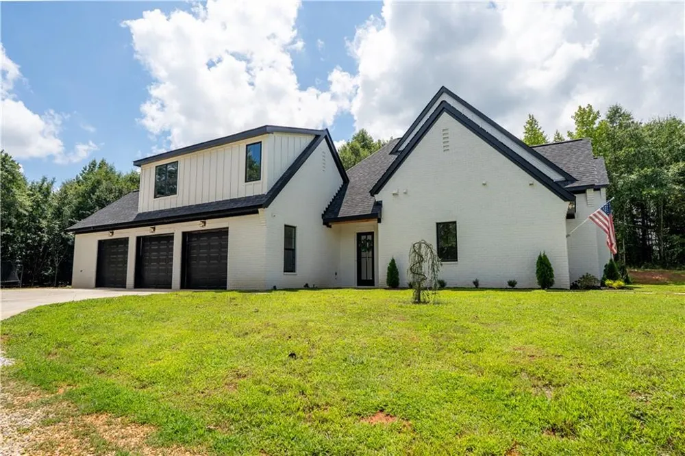 860 W Ridgeway Road Maysville, GA 30558