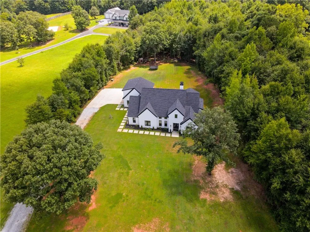 860 W Ridgeway Road Maysville, GA 30558