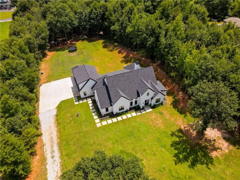 860 W Ridgeway Road Maysville, GA 30558