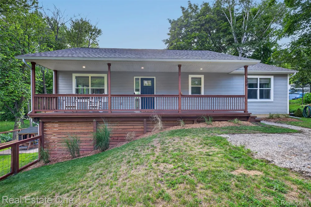 206 S Saint John Road Highland Charter Township, MI 48357