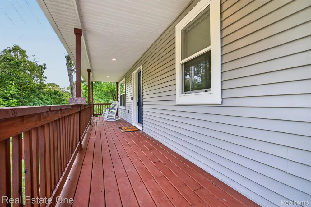 206 S Saint John Road Highland Charter Township, MI 48357