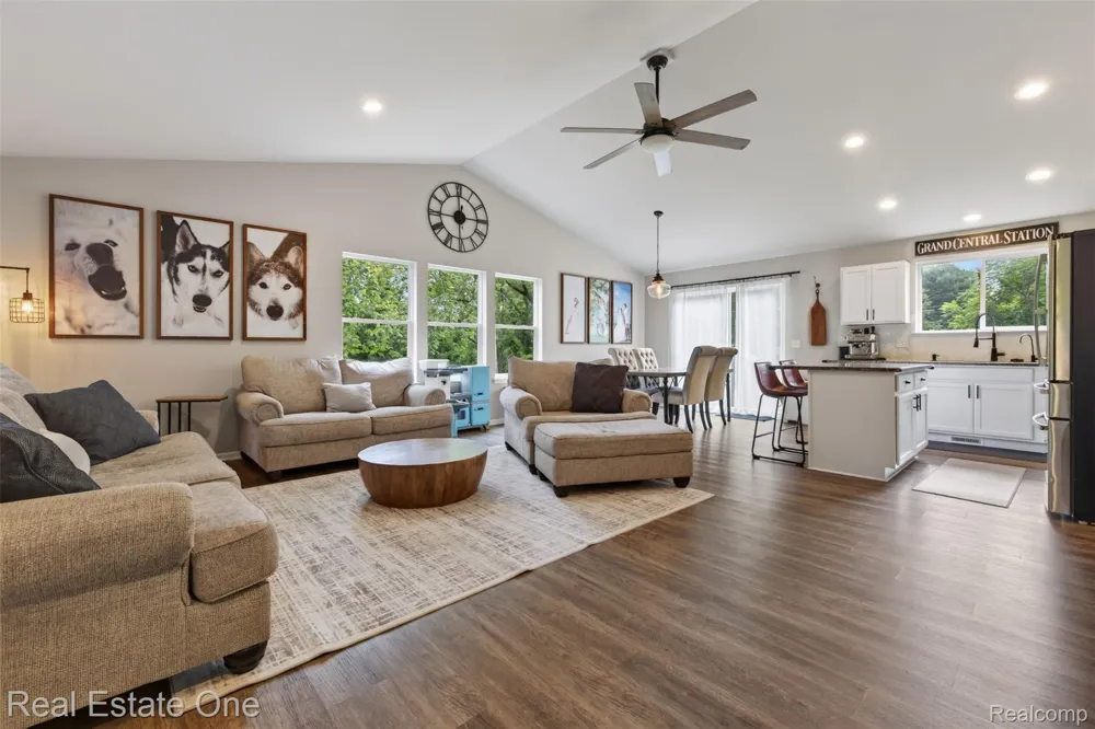 206 S Saint John Road Highland Charter Township, MI 48357