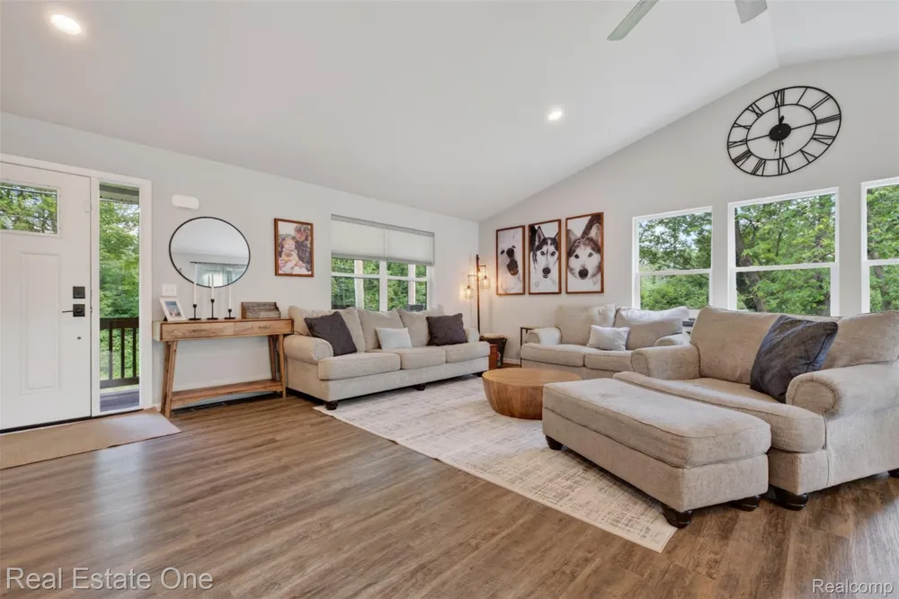 206 S Saint John Road Highland Charter Township, MI 48357