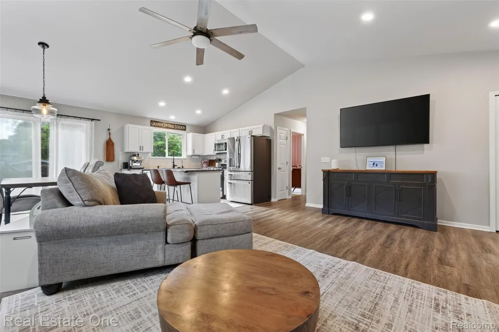 206 S Saint John Road Highland Charter Township, MI 48357