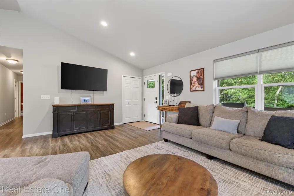 206 S Saint John Road Highland Charter Township, MI 48357