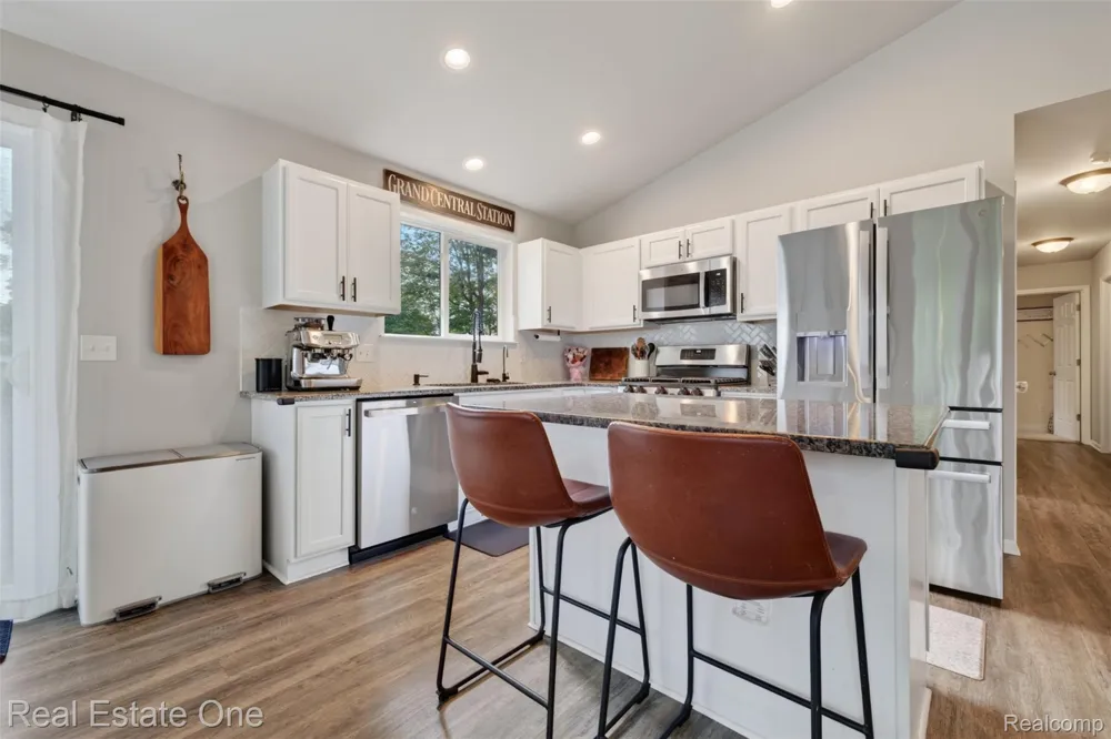 206 S Saint John Road Highland Charter Township, MI 48357
