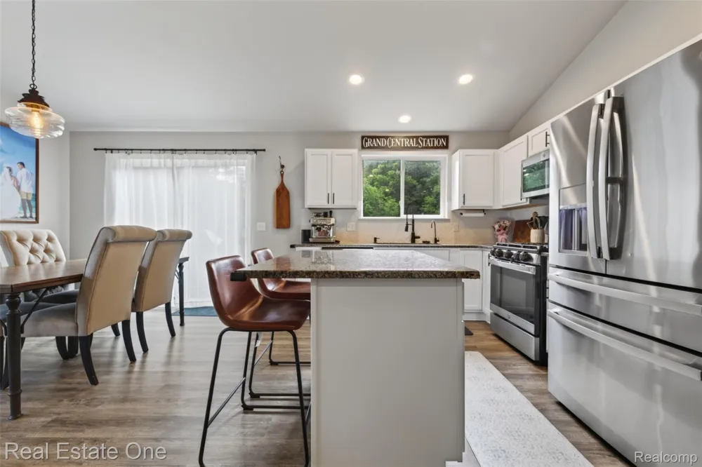 206 S Saint John Road Highland Charter Township, MI 48357