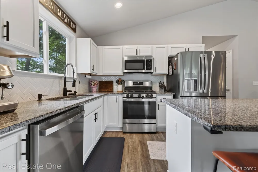 206 S Saint John Road Highland Charter Township, MI 48357