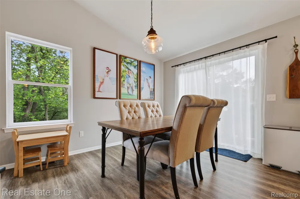 206 S Saint John Road Highland Charter Township, MI 48357