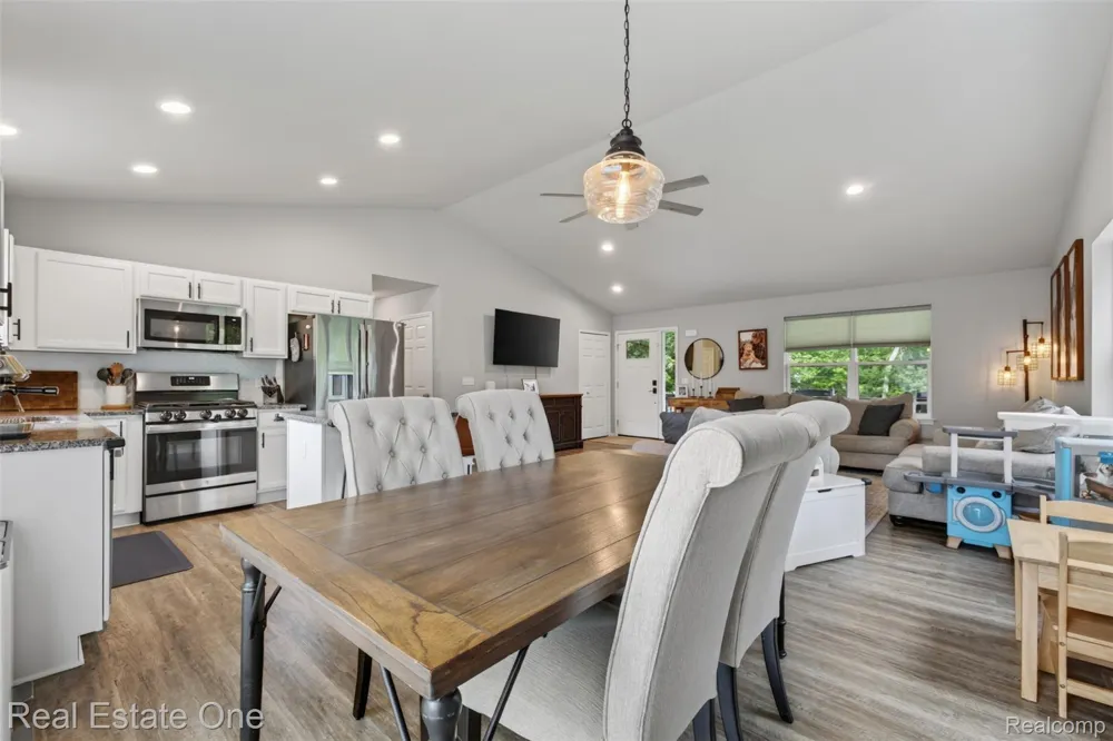 206 S Saint John Road Highland Charter Township, MI 48357