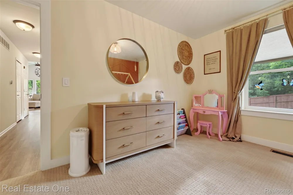 206 S Saint John Road Highland Charter Township, MI 48357