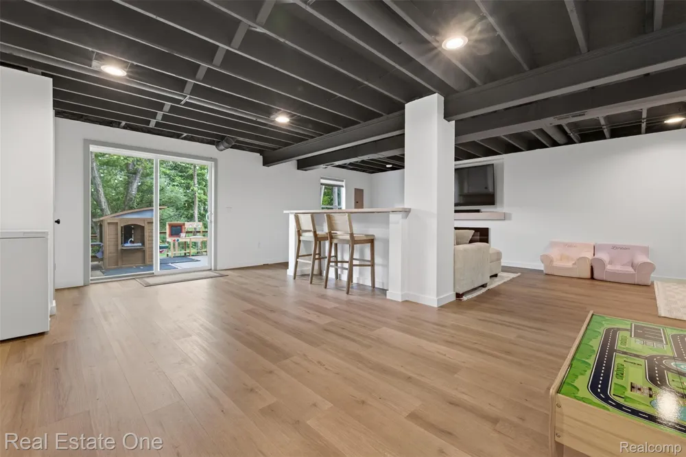 206 S Saint John Road Highland Charter Township, MI 48357