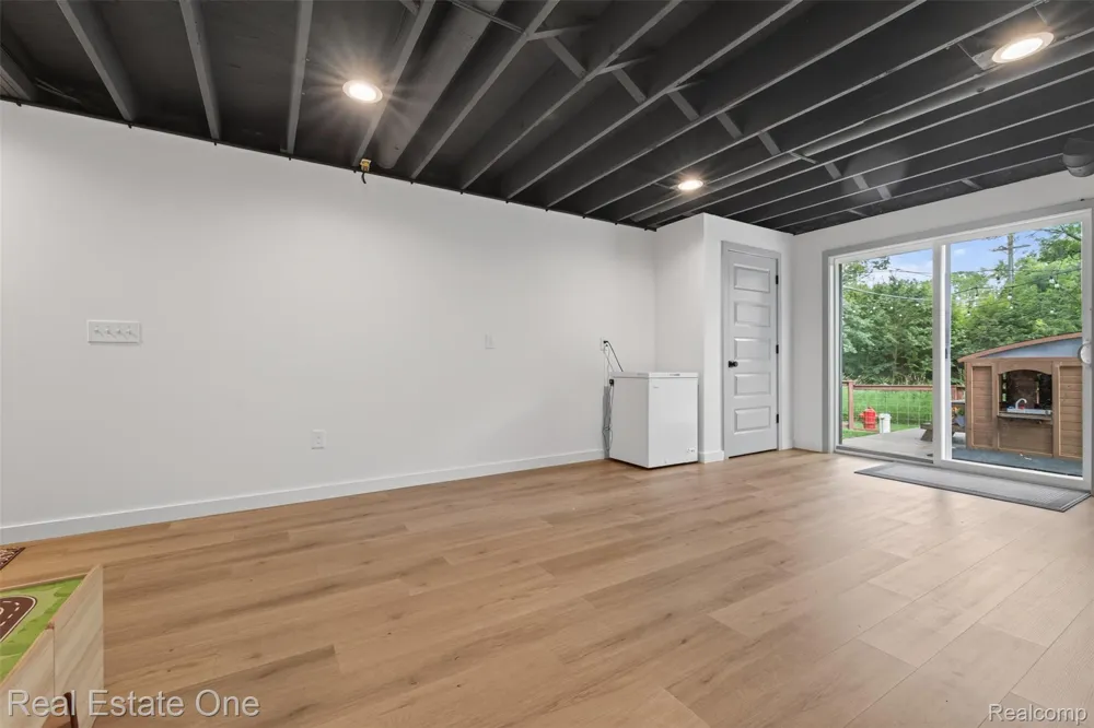 206 S Saint John Road Highland Charter Township, MI 48357