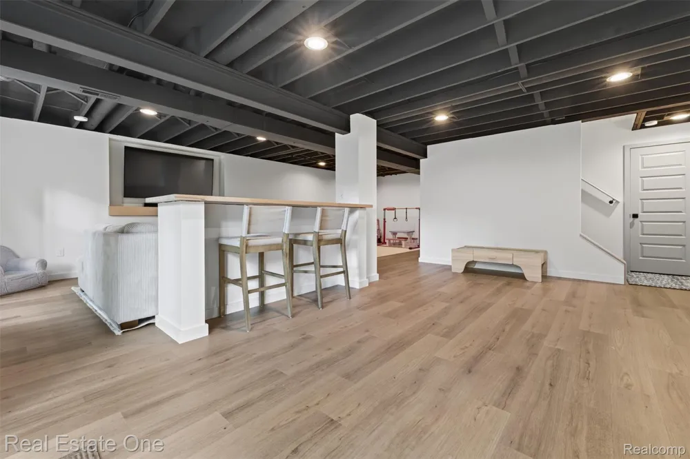 206 S Saint John Road Highland Charter Township, MI 48357