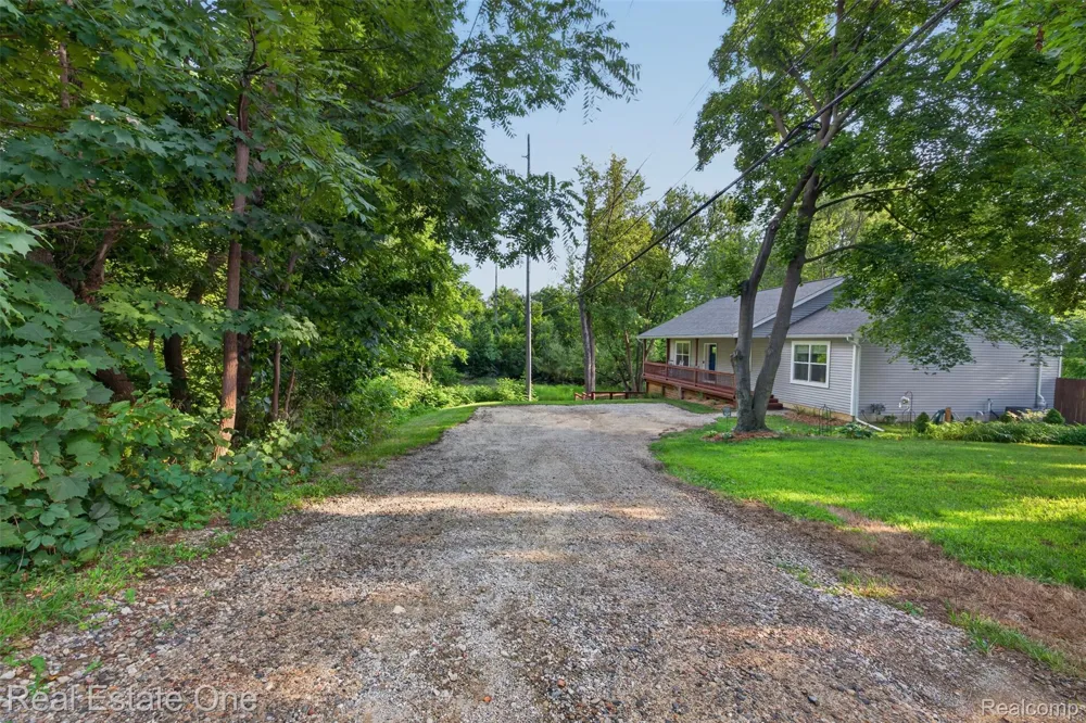 206 S Saint John Road Highland Charter Township, MI 48357