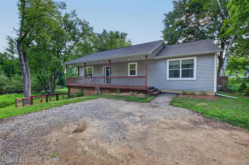 206 S Saint John Road Highland Charter Township, MI 48357