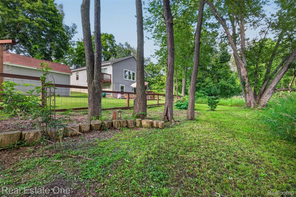 206 S Saint John Road Highland Charter Township, MI 48357