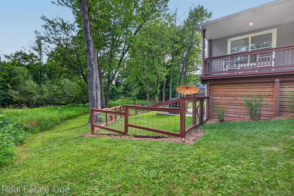 206 S Saint John Road Highland Charter Township, MI 48357