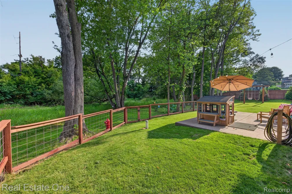 206 S Saint John Road Highland Charter Township, MI 48357