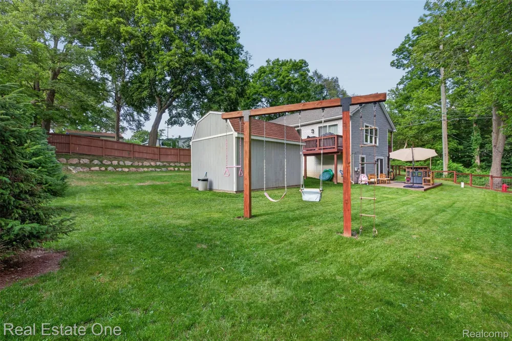 206 S Saint John Road Highland Charter Township, MI 48357