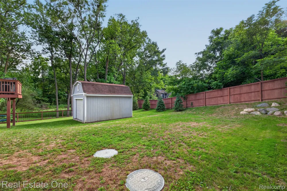206 S Saint John Road Highland Charter Township, MI 48357