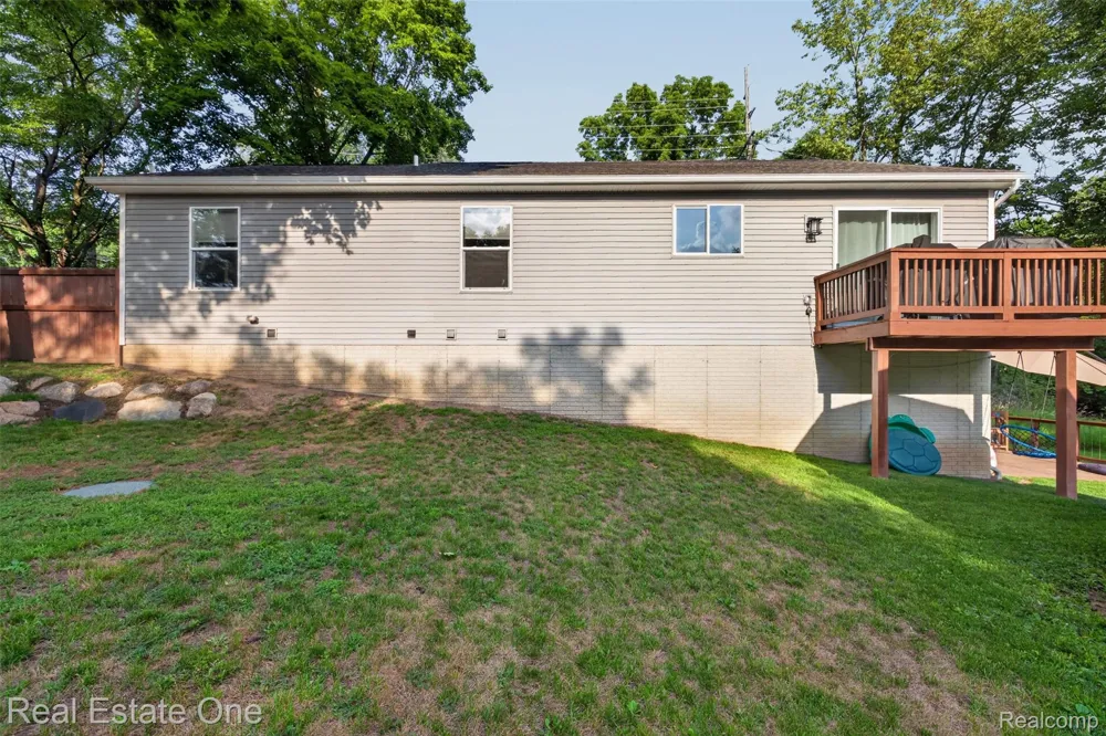 206 S Saint John Road Highland Charter Township, MI 48357