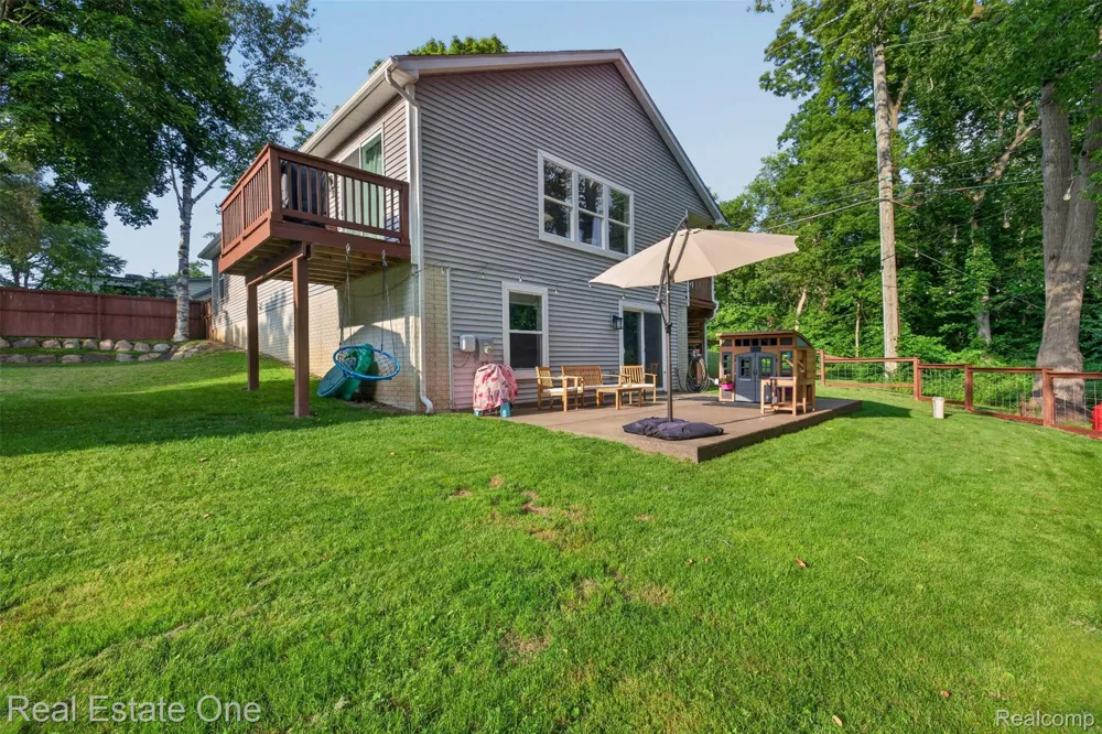 206 S Saint John Road Highland Charter Township, MI 48357