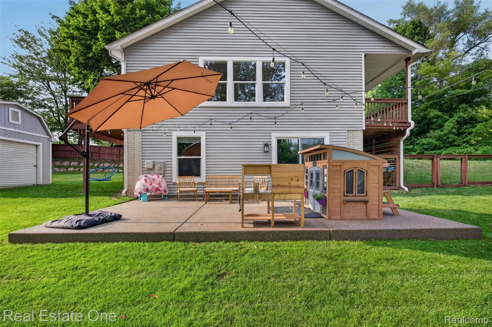 206 S Saint John Road Highland Charter Township, MI 48357