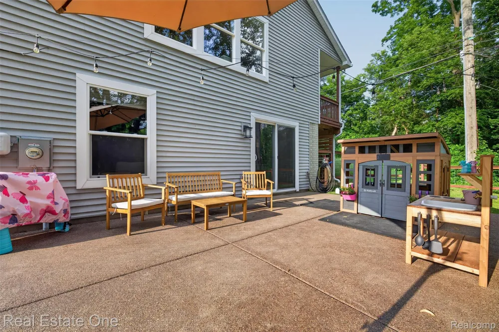 206 S Saint John Road Highland Charter Township, MI 48357