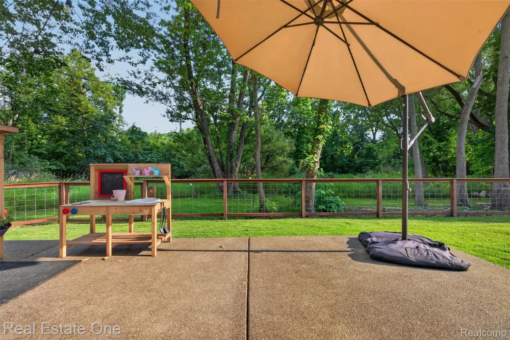 206 S Saint John Road Highland Charter Township, MI 48357