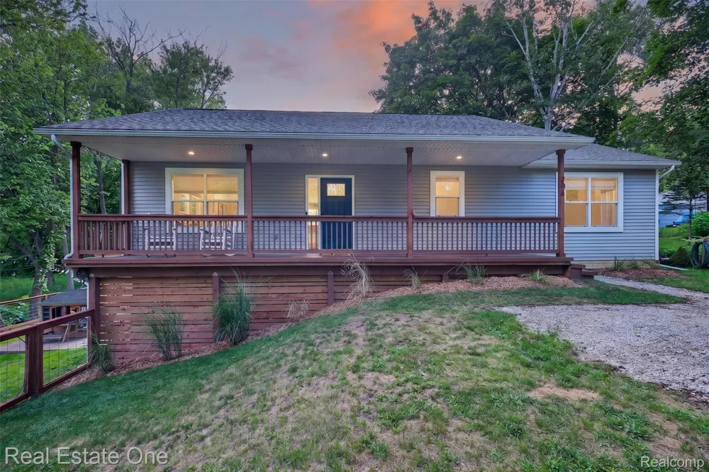 206 S Saint John Road Highland Charter Township, MI 48357