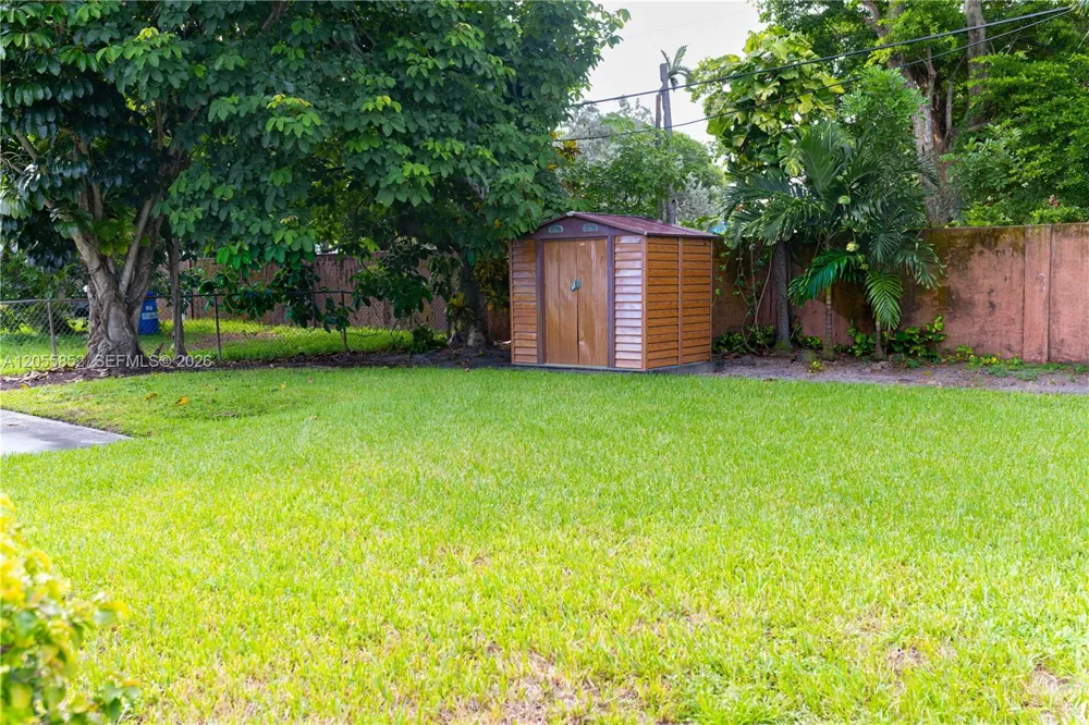 7330 NW 1st Ct Pembroke Pines, FL 33024