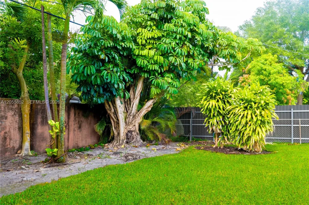 7330 NW 1st Ct Pembroke Pines, FL 33024