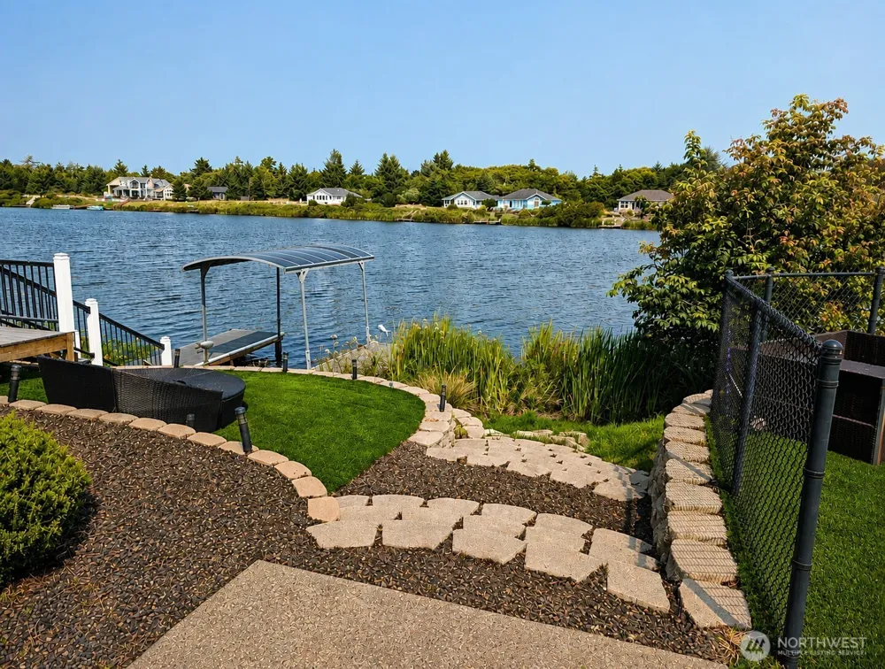 570 Weatherwax Loop NE Ocean Shores, WA 98569