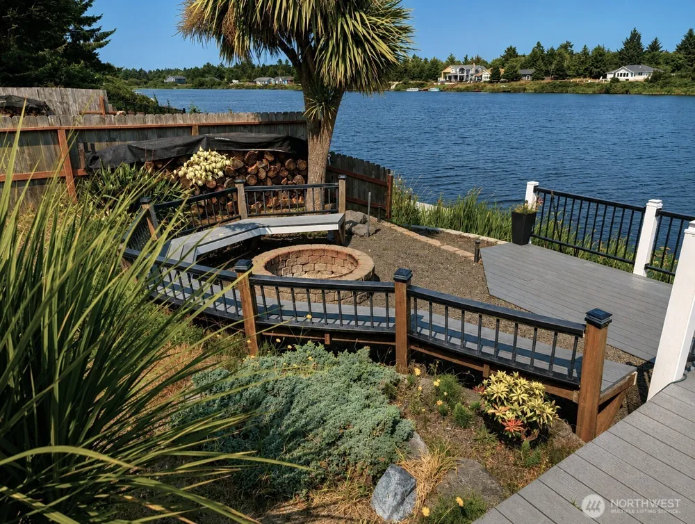 570 Weatherwax Loop NE Ocean Shores, WA 98569