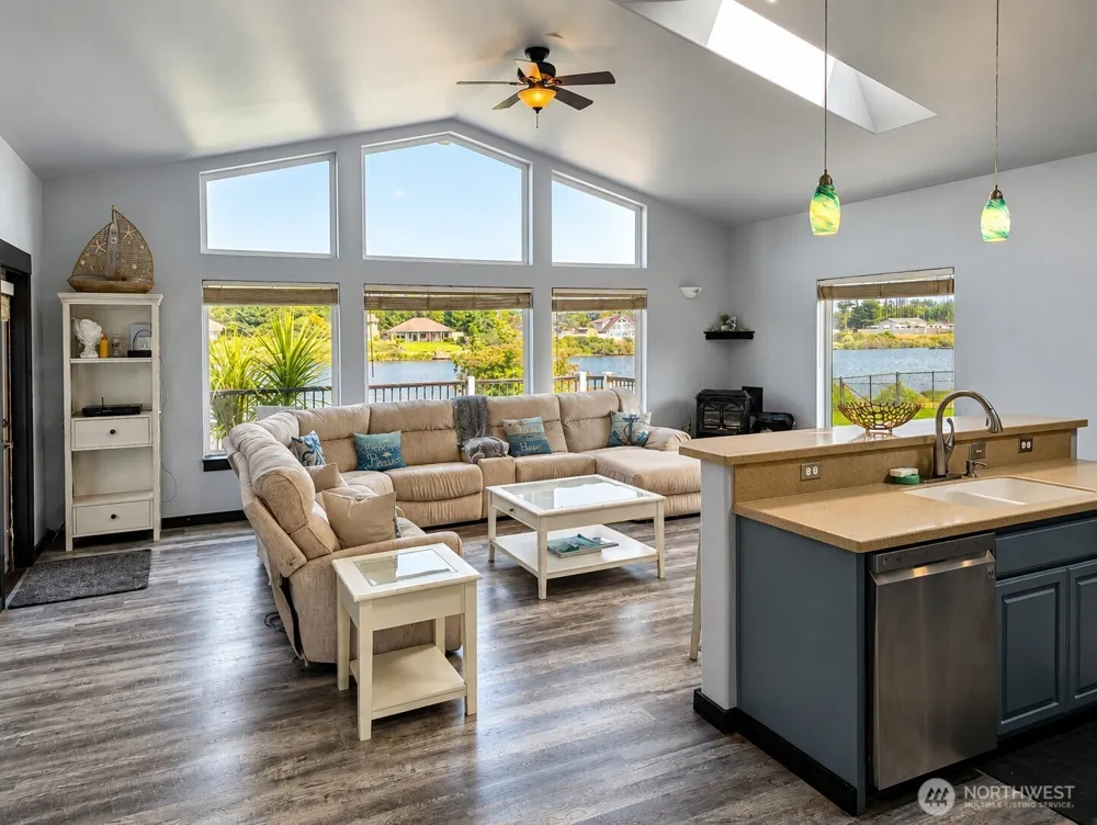 570 Weatherwax Loop NE Ocean Shores, WA 98569
