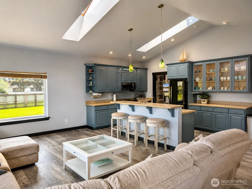 570 Weatherwax Loop NE Ocean Shores, WA 98569