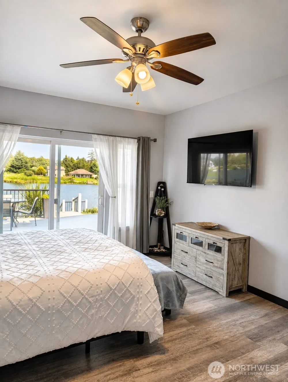 570 Weatherwax Loop NE Ocean Shores, WA 98569
