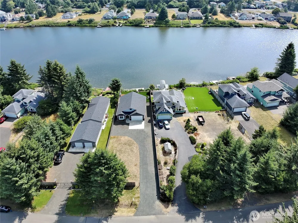 570 Weatherwax Loop NE Ocean Shores, WA 98569