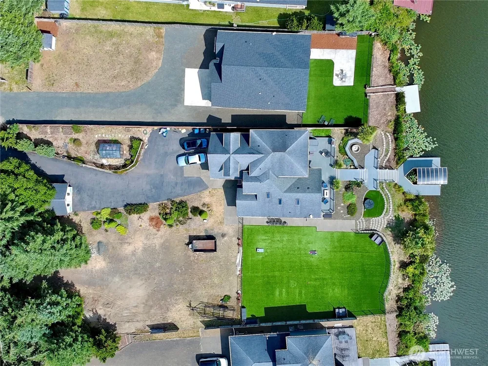 570 Weatherwax Loop NE Ocean Shores, WA 98569