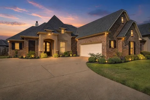 1208 Pontchartrain Court