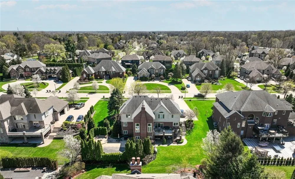 54182 Queensbourough Drive Shelby Charter Township, MI 48315