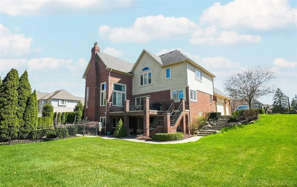 54182 Queensbourough Drive Shelby Charter Township, MI 48315