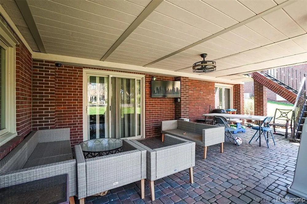 54182 Queensbourough Drive Shelby Charter Township, MI 48315