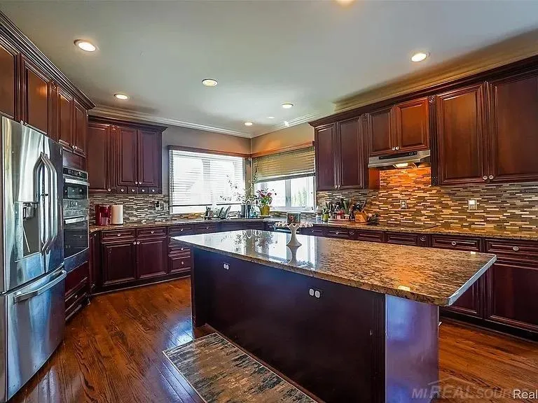 54182 Queensbourough Drive Shelby Charter Township, MI 48315