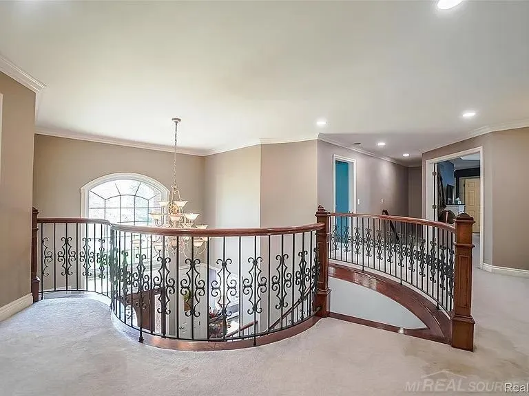 54182 Queensbourough Drive Shelby Charter Township, MI 48315