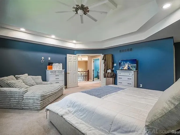 54182 Queensbourough Drive Shelby Charter Township, MI 48315