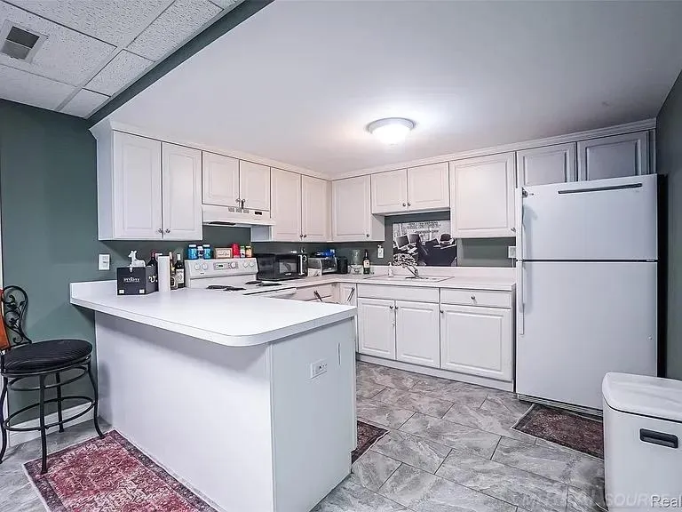 54182 Queensbourough Drive Shelby Charter Township, MI 48315