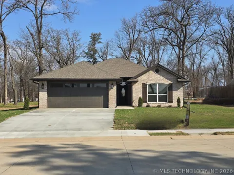 529 E Oak Tree Avenue