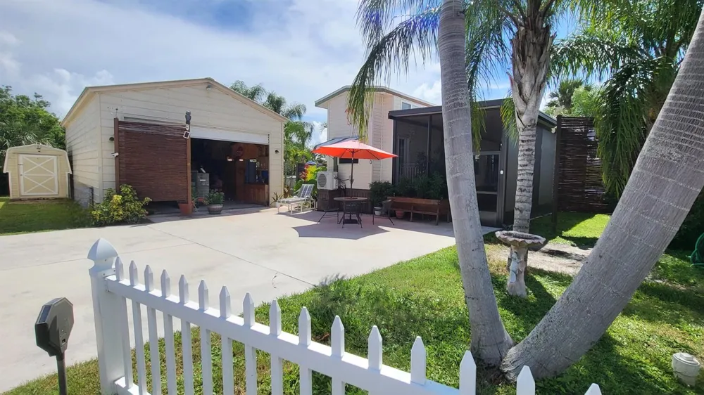70 Turtle Cove Okeechobee, FL 34974